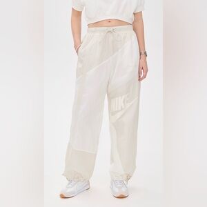 WL - Nike Windbreaker Track Pants